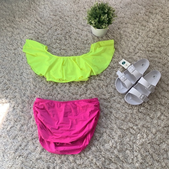 NWOT Off the Shoulder Bandeau Swimsuit Top - Picture 3 of 8